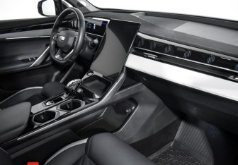Подержанный автомобиль Geely Atlas 2023 года (13 фото)