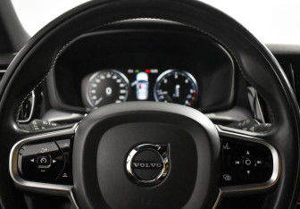 Подержанный автомобиль Volvo V60 2019 года (19 фото)