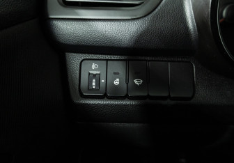 Подержанный автомобиль Kia Rio Hatchback 2016 года (15 фото)