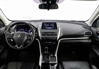 Подержанный автомобиль Mitsubishi Eclipse Cross 2018 года (10 фото)