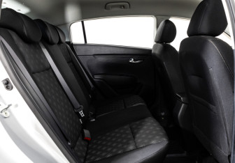 Подержанный автомобиль Kia Rio Hatchback 2018 года (17 фото)