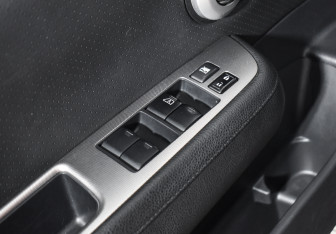 Подержанный автомобиль Nissan Tiida Hatchback 2011 года (10 фото)