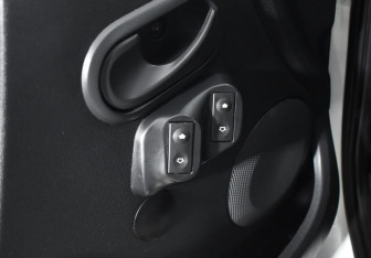 Подержанный автомобиль Renault Sandero 2012 года (10 фото)