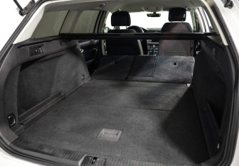 Подержанный автомобиль Volkswagen Passat Wagon 2016 года (27 фото)