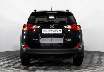 Подержанный автомобиль Toyota RAV4 2014 года (6 фото)