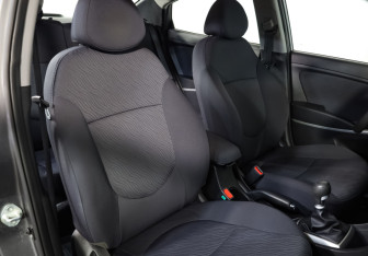 Подержанный автомобиль Hyundai Solaris Sedan 2011 года (15 фото)