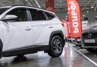Подержанный автомобиль Hyundai Tucson 2022 года (2 фото)