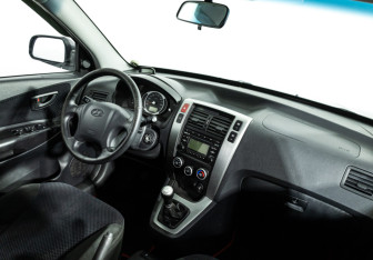 Подержанный автомобиль Hyundai Tucson 2008 года (9 фото)