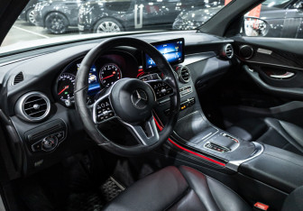 Подержанный автомобиль Mercedes-Benz GLC Coupe 2020 года (17 фото)