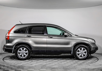 Подержанный автомобиль Honda CR-V 2008 года (4 фото)