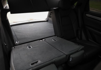 Подержанный автомобиль Porsche Cayenne 2021 года (34 фото)