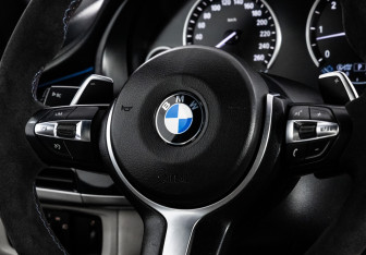 Подержанный автомобиль BMW X6 2015 года (15 фото)