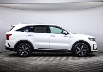 Подержанный автомобиль Kia Sorento 2021 года (4 фото)