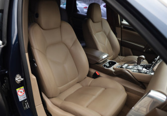 Подержанный автомобиль Porsche Cayenne 2013 года (21 фото)