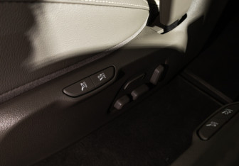 Подержанный автомобиль Kia Carnival 2022 года (26 фото)