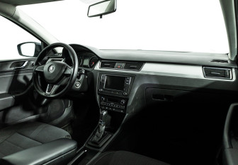 Подержанный автомобиль Skoda Rapid Liftback 2014 года (9 фото)
