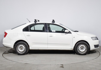 Подержанный автомобиль Skoda Rapid Liftback 2014 года (4 фото)