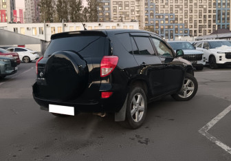 Подержанный автомобиль Toyota RAV4 2006 года (2 фото)