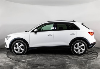Подержанный автомобиль Audi Q3 2019 года (10 фото)