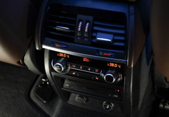 Подержанный автомобиль BMW X5 M 2015 года (33 фото)