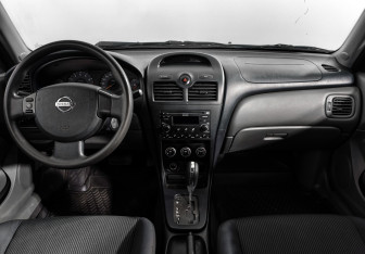 Подержанный автомобиль Nissan Almera Classic 2010 года (14 фото)