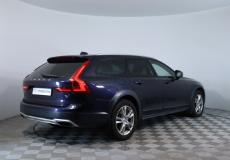 Подержанный автомобиль Volvo V90 Cross Country 2017 года (5 фото)