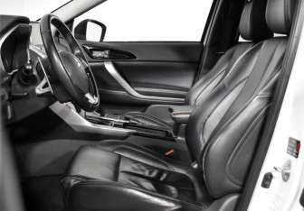 Подержанный автомобиль Mitsubishi Eclipse Cross 2018 года (14 фото)