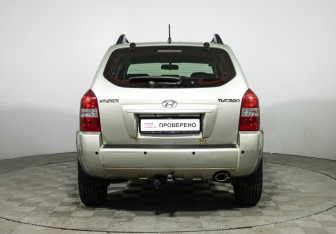 Подержанный автомобиль Hyundai Tucson 2008 года (6 фото)