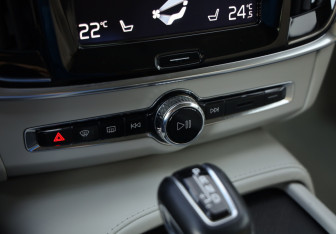 Подержанный автомобиль Volvo V90 Cross Country 2017 года (19 фото)