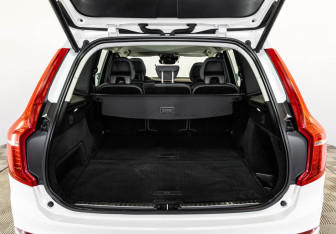 Подержанный автомобиль Volvo XC90 2019 года (31 фото)