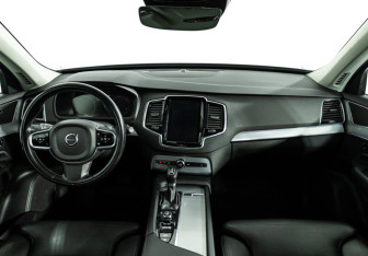 Подержанный автомобиль Volvo XC90 2019 года (13 фото)