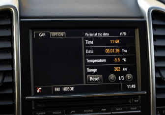 Подержанный автомобиль Porsche Cayenne 2015 года (17 фото)