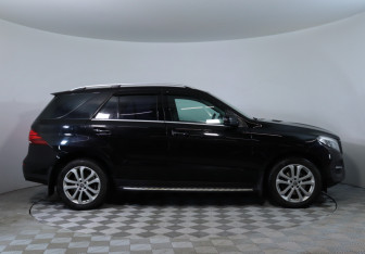 Подержанный автомобиль Mercedes-Benz GLE 2015 года (4 фото)