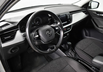 Подержанный автомобиль Skoda Rapid Liftback 2021 года (9 фото)