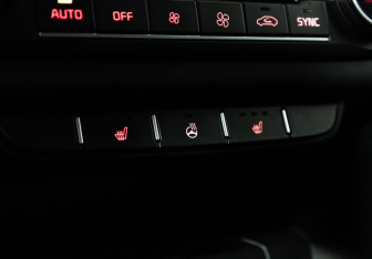 Подержанный автомобиль Kia Ceed Hatchback 2022 года (17 фото)