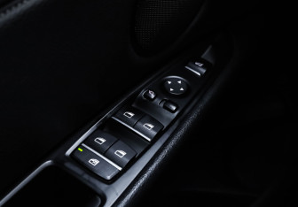 Подержанный автомобиль BMW X5 2017 года (21 фото)