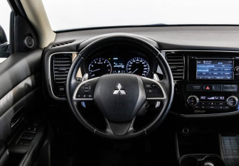 Подержанный автомобиль Mitsubishi Outlander 2012 года (12 фото)