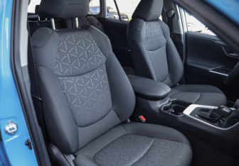 Подержанный автомобиль Toyota RAV4 2021 года (25 фото)