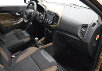 Подержанный автомобиль LADA (ВАЗ) XRAY 2017 года (12 фото)