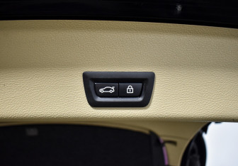 Подержанный автомобиль BMW X4 2015 года (14 фото)