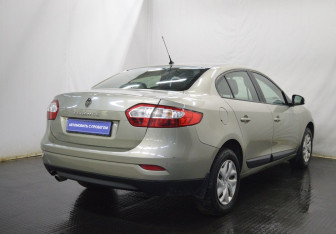 Подержанный автомобиль Renault Fluence 2013 года (5 фото)