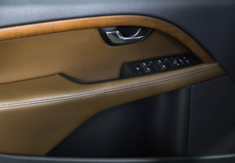 Подержанный автомобиль Volvo XC70 2015 года (23 фото)