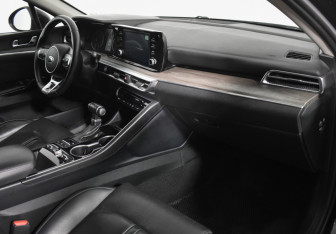 Подержанный автомобиль Kia K5 2021 года (12 фото)