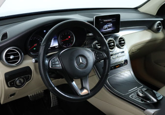 Подержанный автомобиль Mercedes-Benz GLC Coupe 2018 года (14 фото)