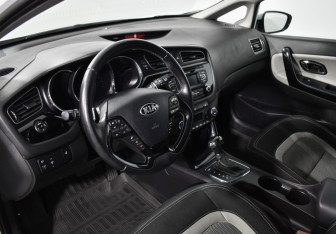 Подержанный автомобиль Kia Ceed Hatchback 2013 года (9 фото)