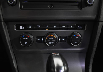 Подержанный автомобиль Volkswagen Golf Hatchback 2013 года (16 фото)