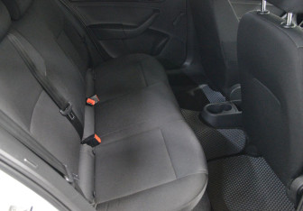 Подержанный автомобиль Skoda Rapid Liftback 2017 года (13 фото)