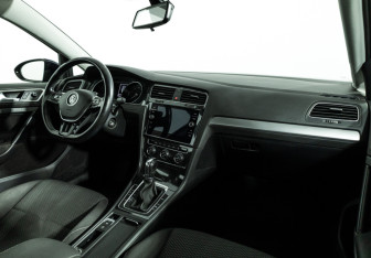 Подержанный автомобиль Volkswagen Golf Hatchback 2018 года (9 фото)