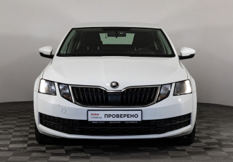Подержанный автомобиль Skoda Octavia Liftback 2017 года (2 фото)