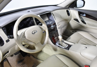 Подержанный автомобиль Infiniti QX50 2014 года (9 фото)